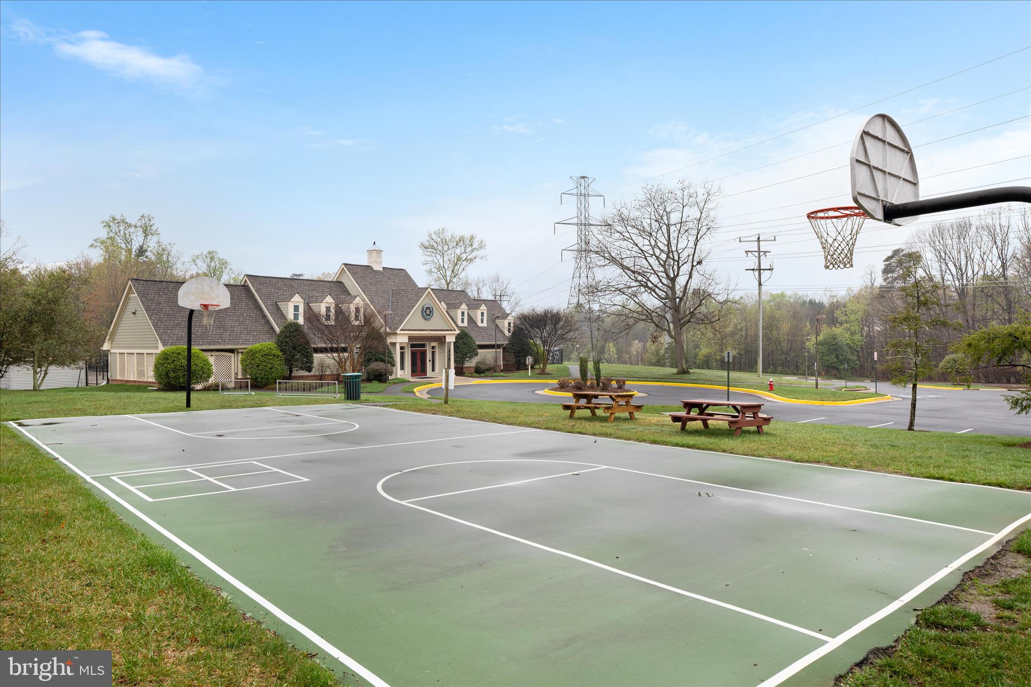 9107 MEADOWCREEK LANE