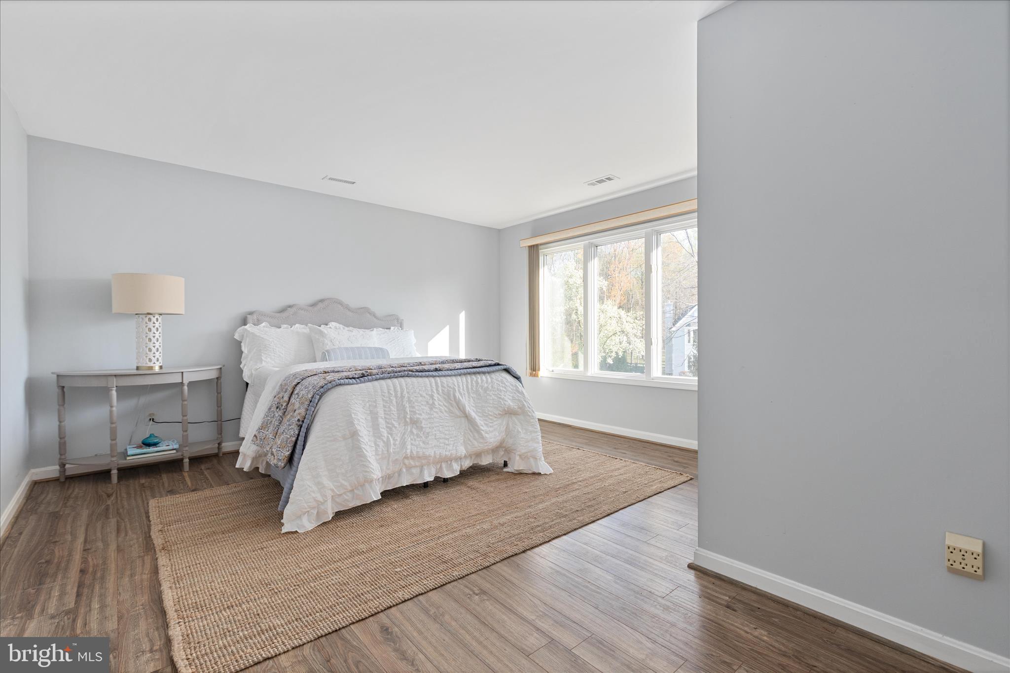 9107 MEADOWCREEK LANE