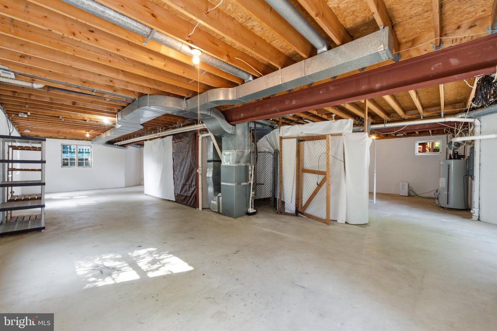 2725 OLDEWOOD DRIVE