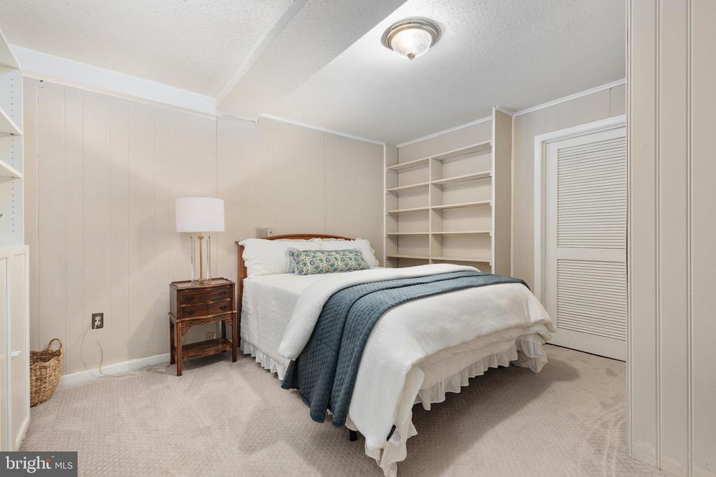 10618 SHADOW LANE
