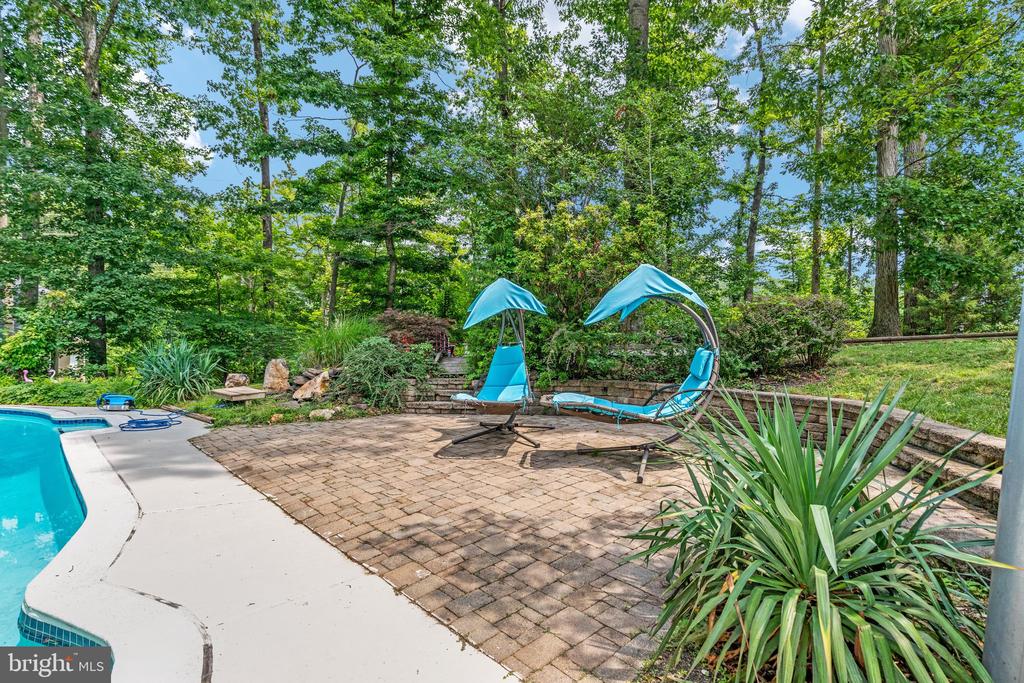 10618 SHADOW LANE