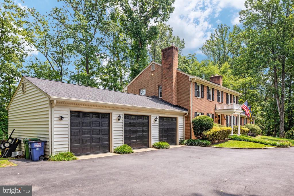 10618 SHADOW LANE