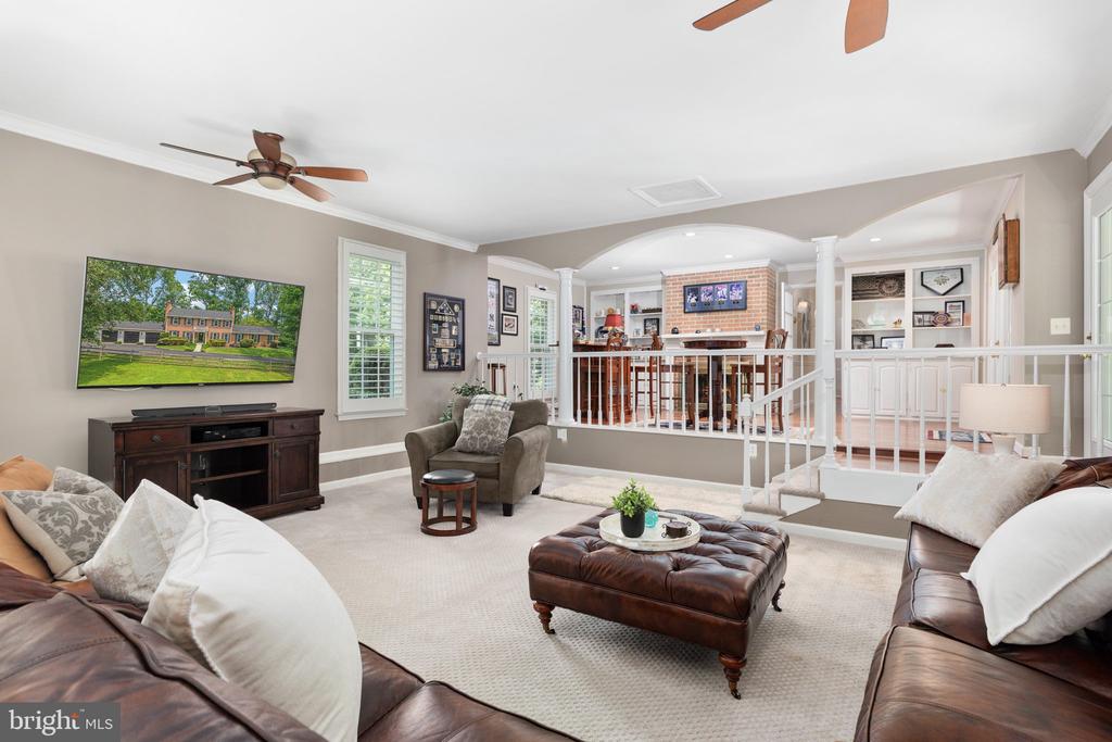 10618 SHADOW LANE