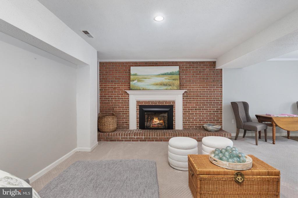 10618 SHADOW LANE