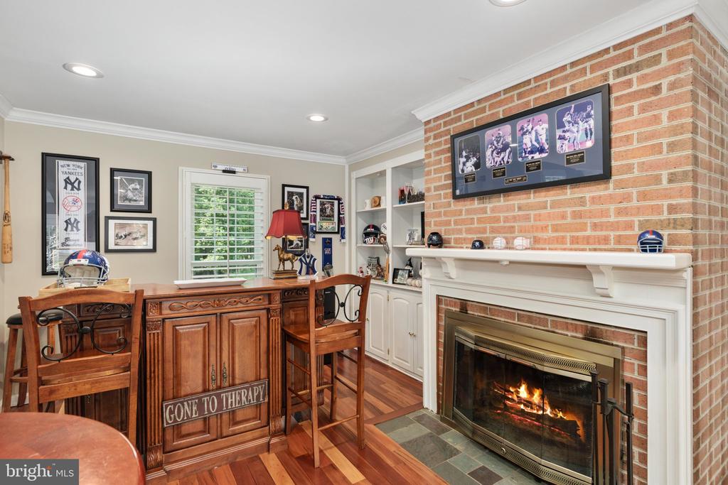 10618 SHADOW LANE