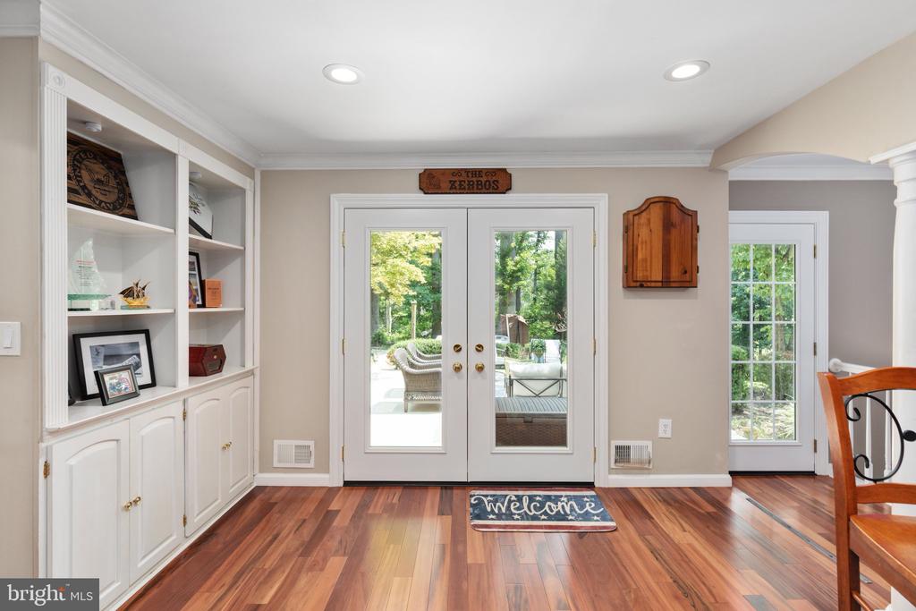 10618 SHADOW LANE