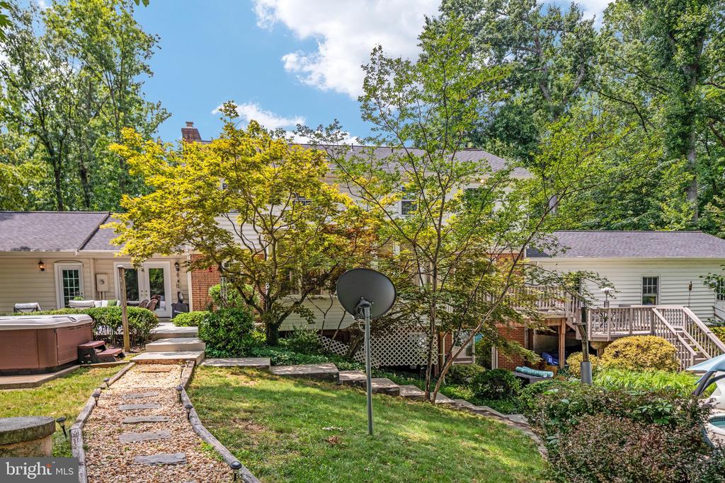10618 SHADOW LANE