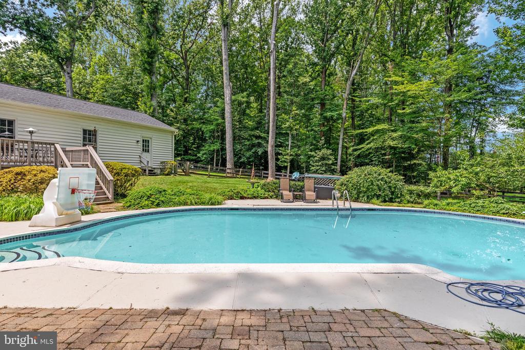 10618 SHADOW LANE