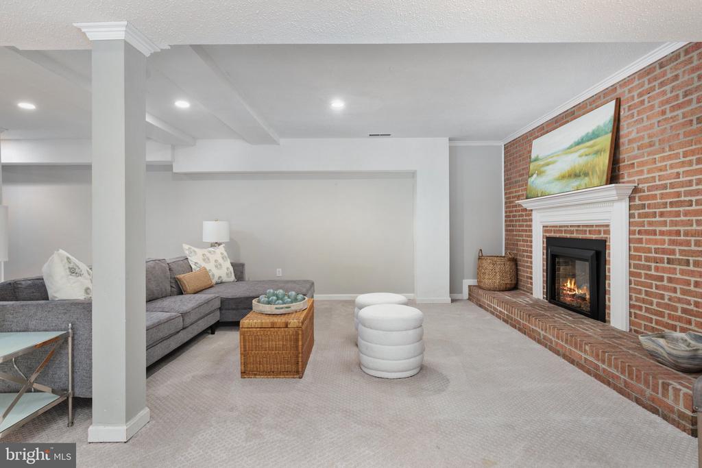 10618 SHADOW LANE