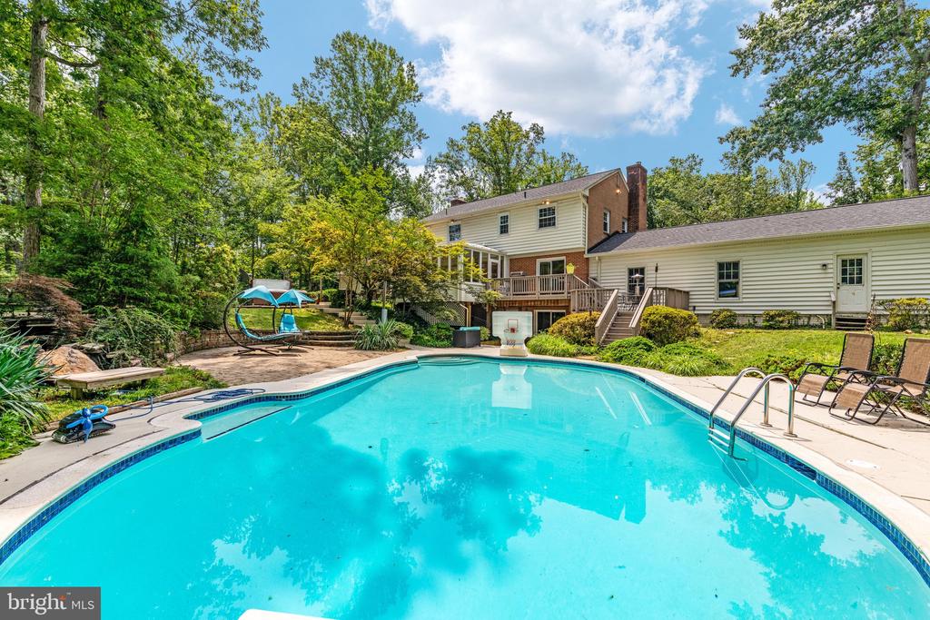 10618 SHADOW LANE