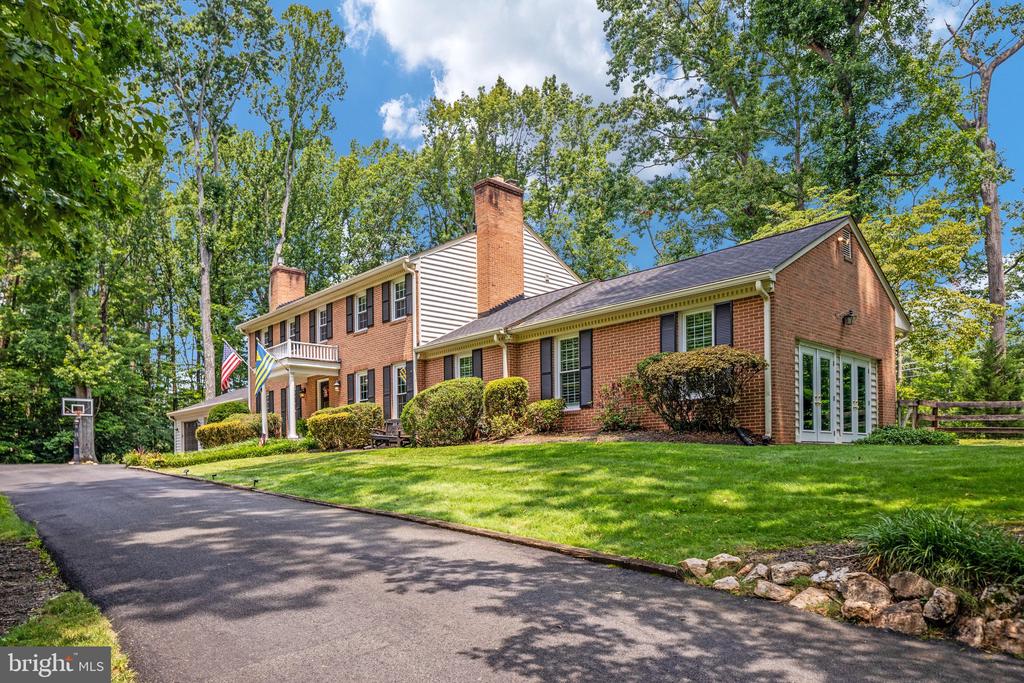 10618 SHADOW LANE