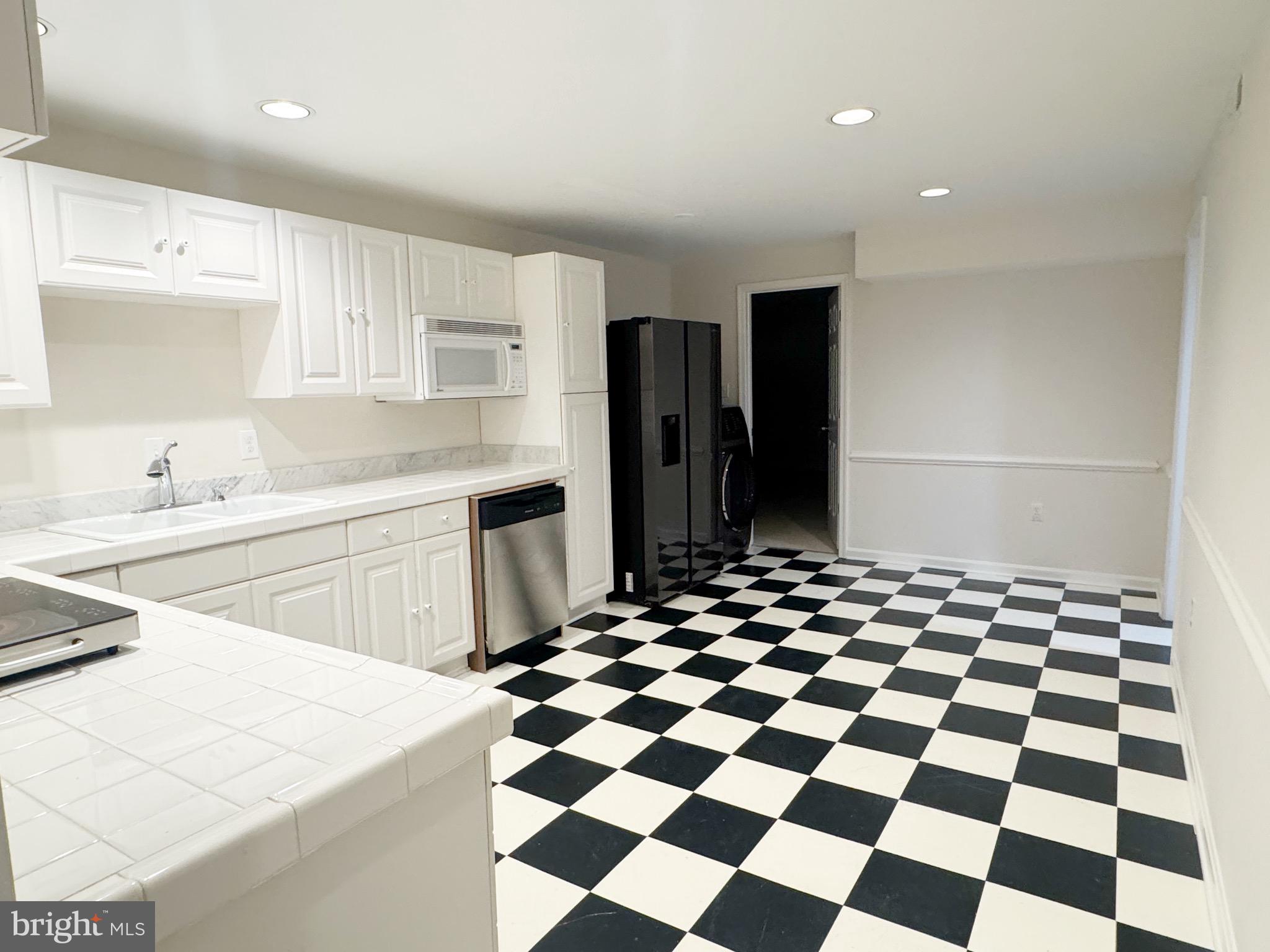 12720 KNIGHTSBRIDGE DRIVE