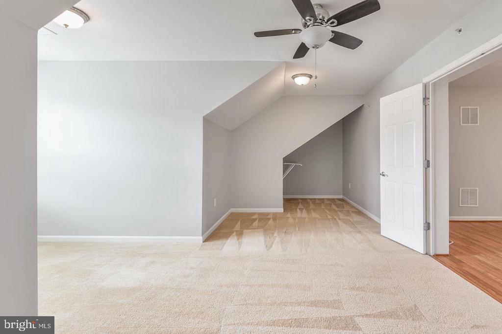 1834 CEDAR COVE WAY
