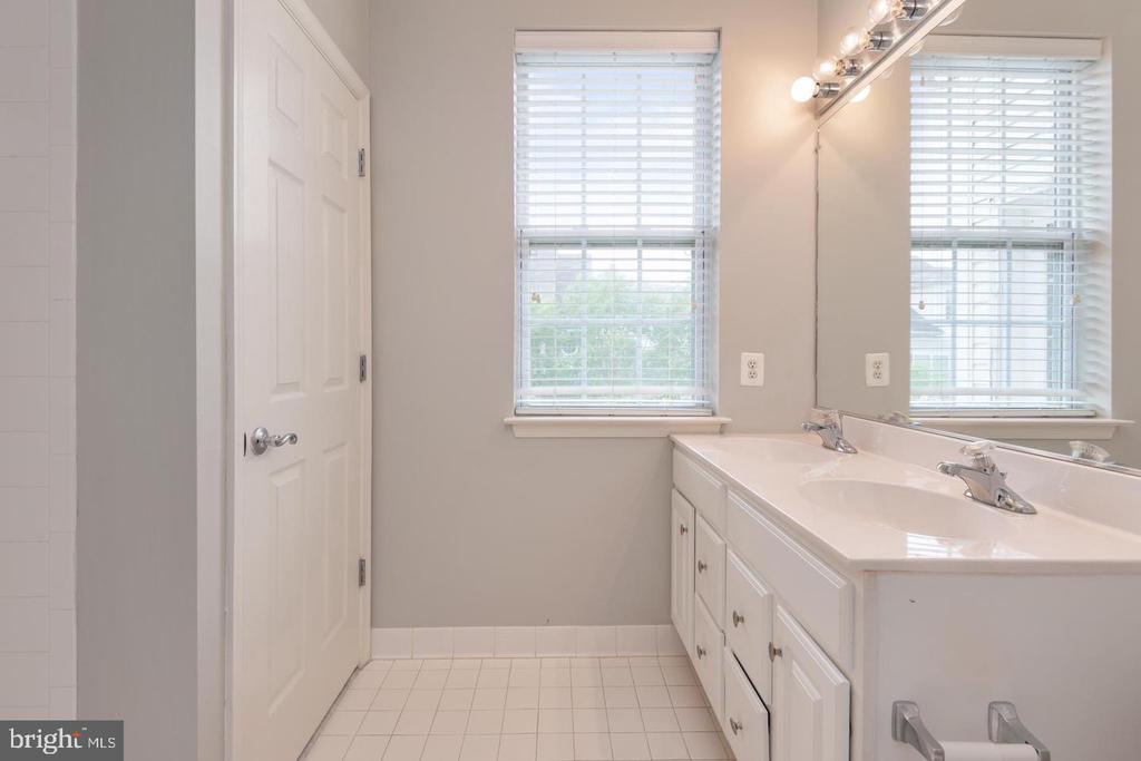 1834 CEDAR COVE WAY