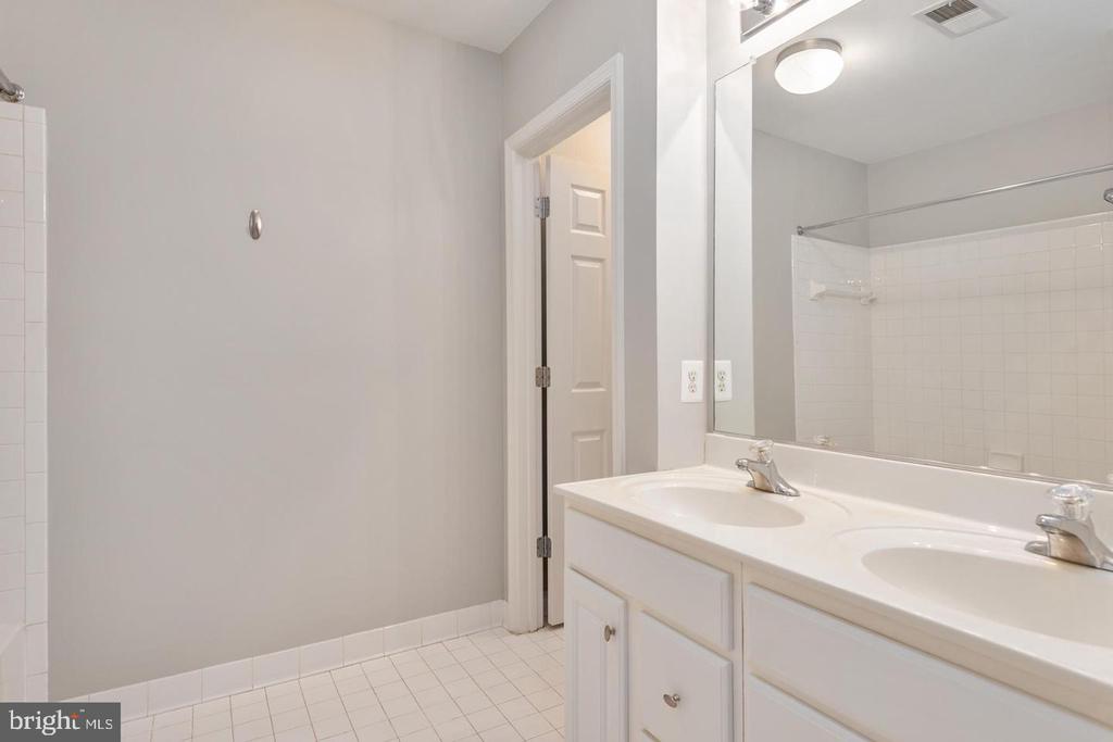 1834 CEDAR COVE WAY
