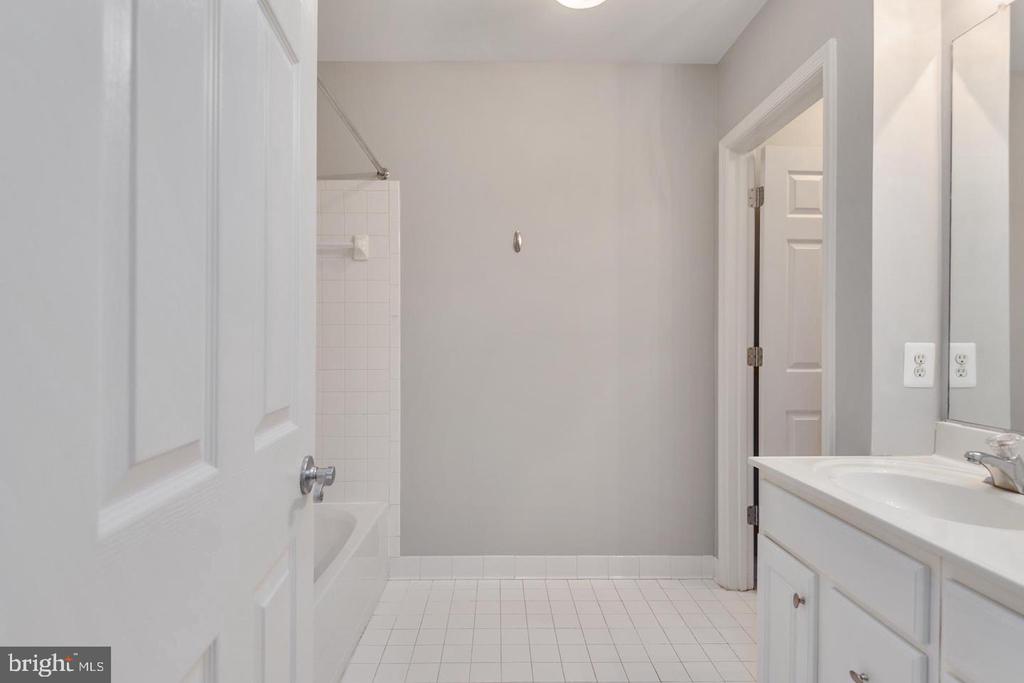 1834 CEDAR COVE WAY