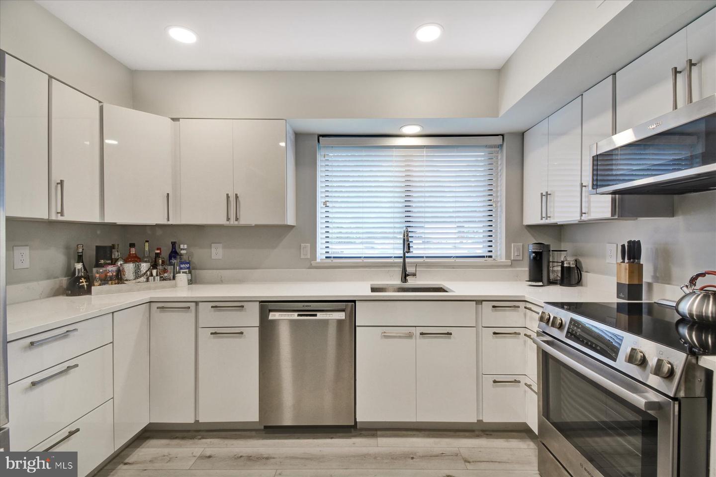 14 President Point Dr #A1