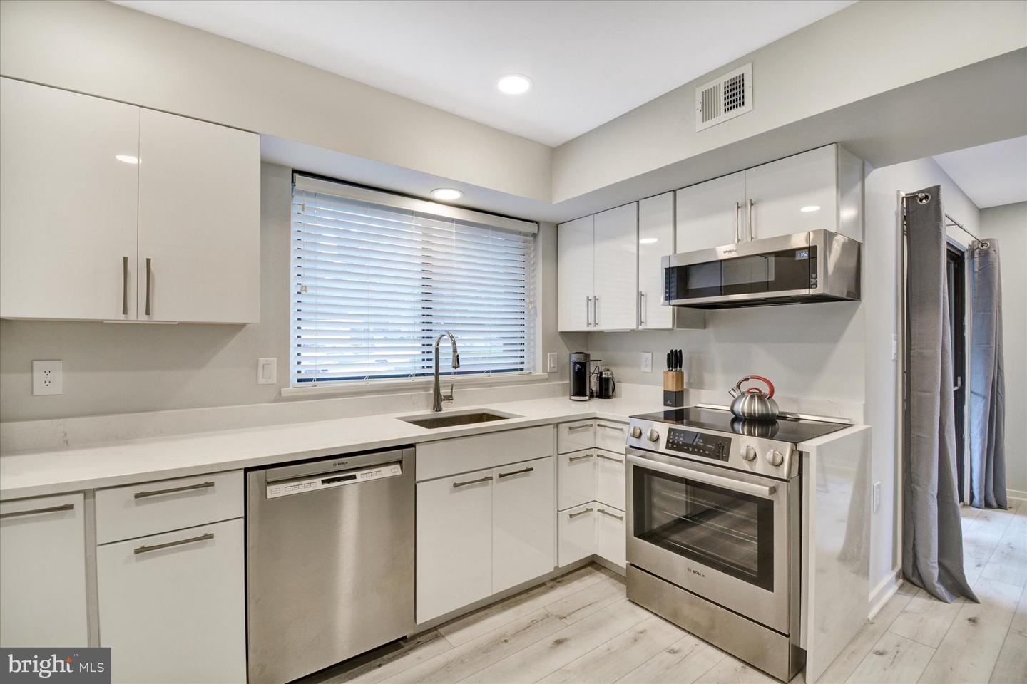 14 President Point Dr #A1