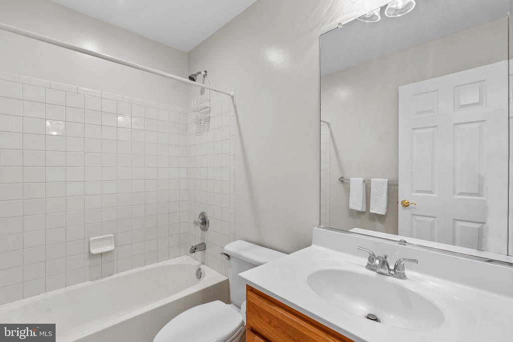 1221 Tailwind Ct