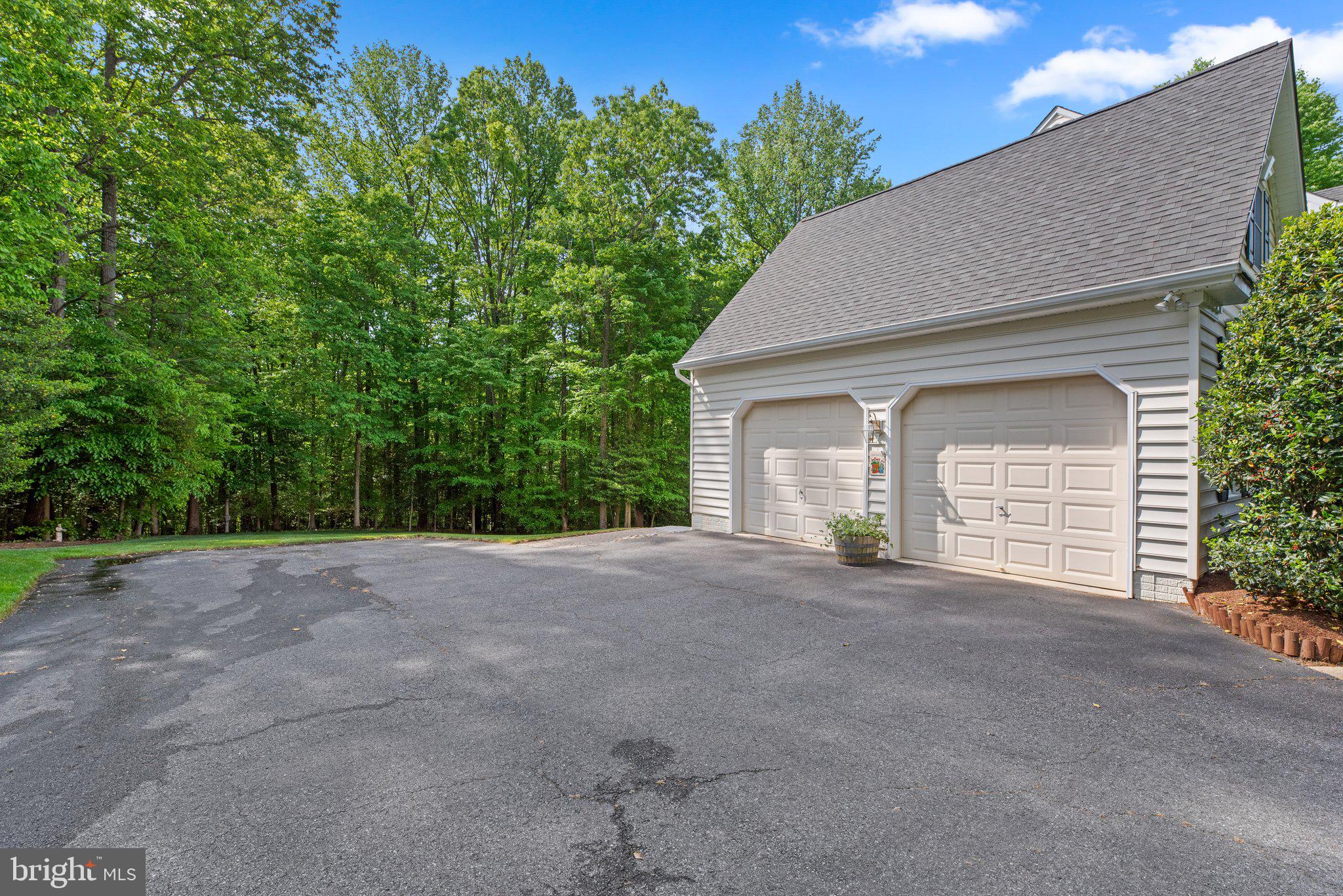 1221 Tailwind Ct