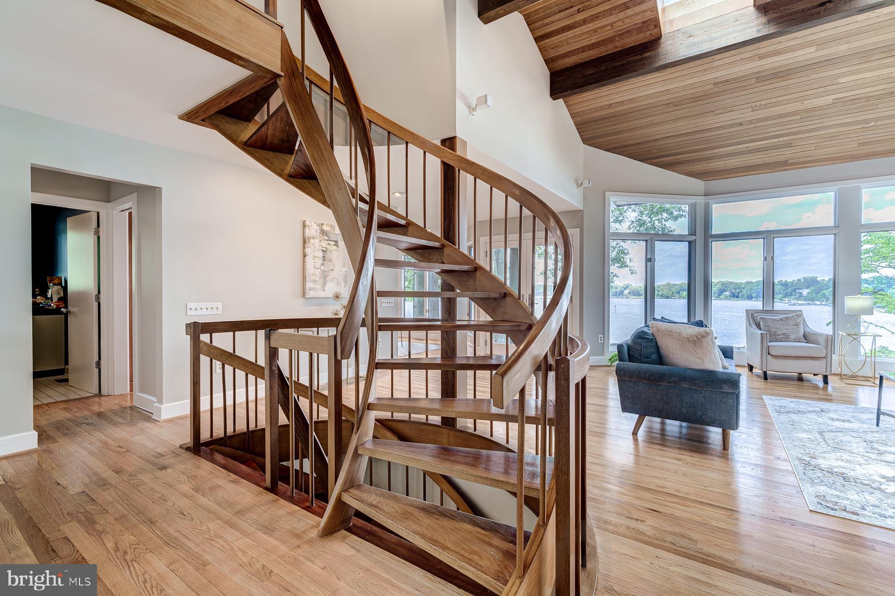 2930 Edgewater Dr