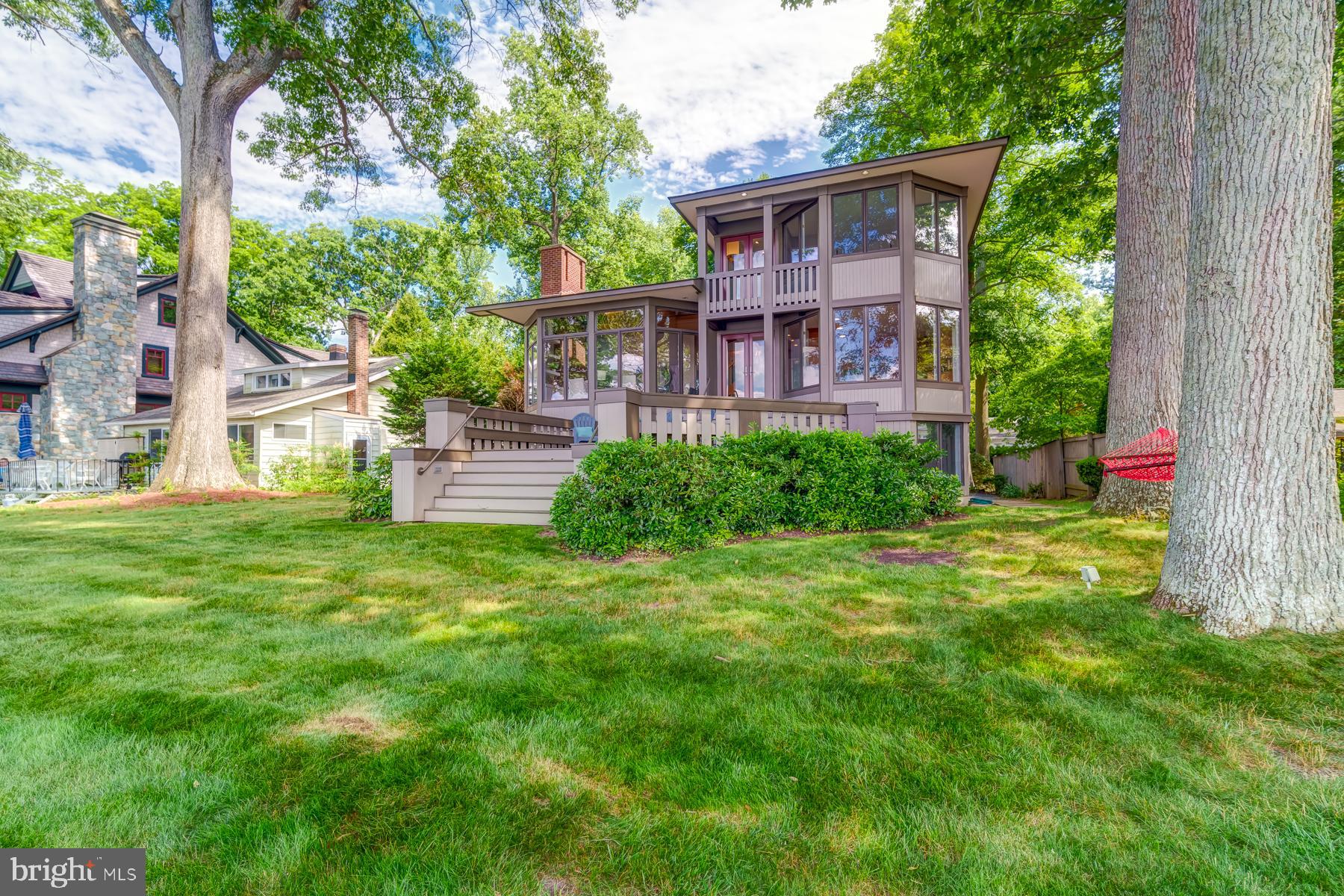 2930 Edgewater Dr