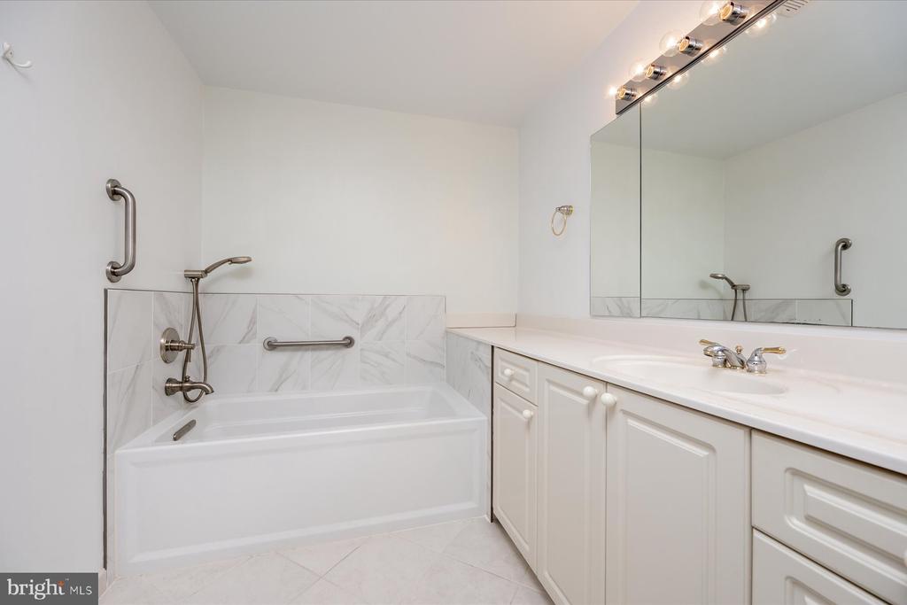 940 Astern Way #302