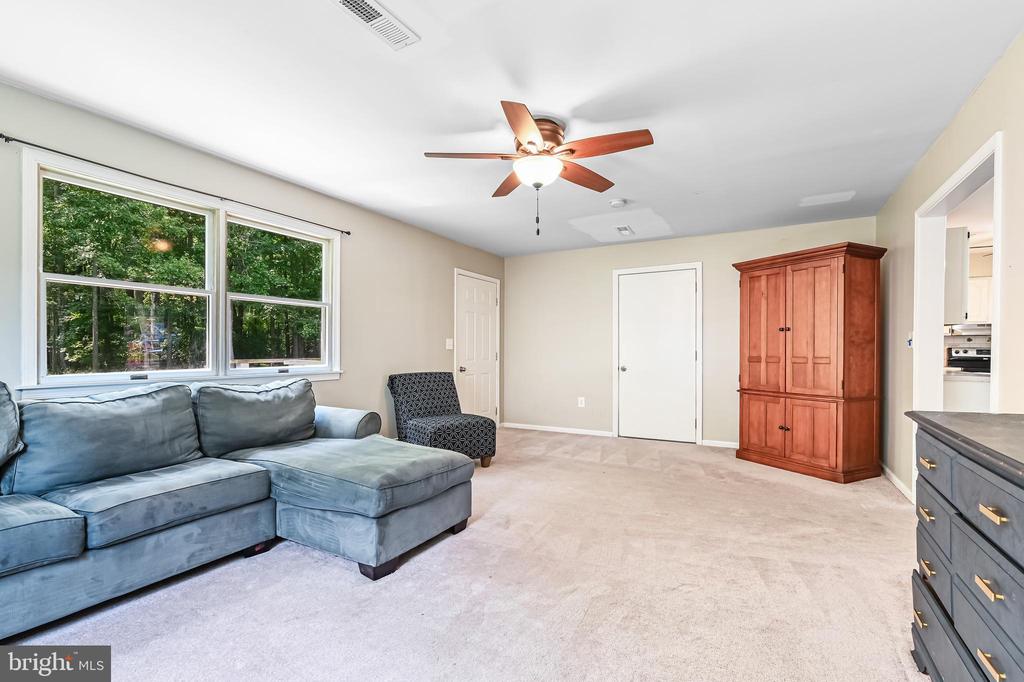 1501 Warfield Rd