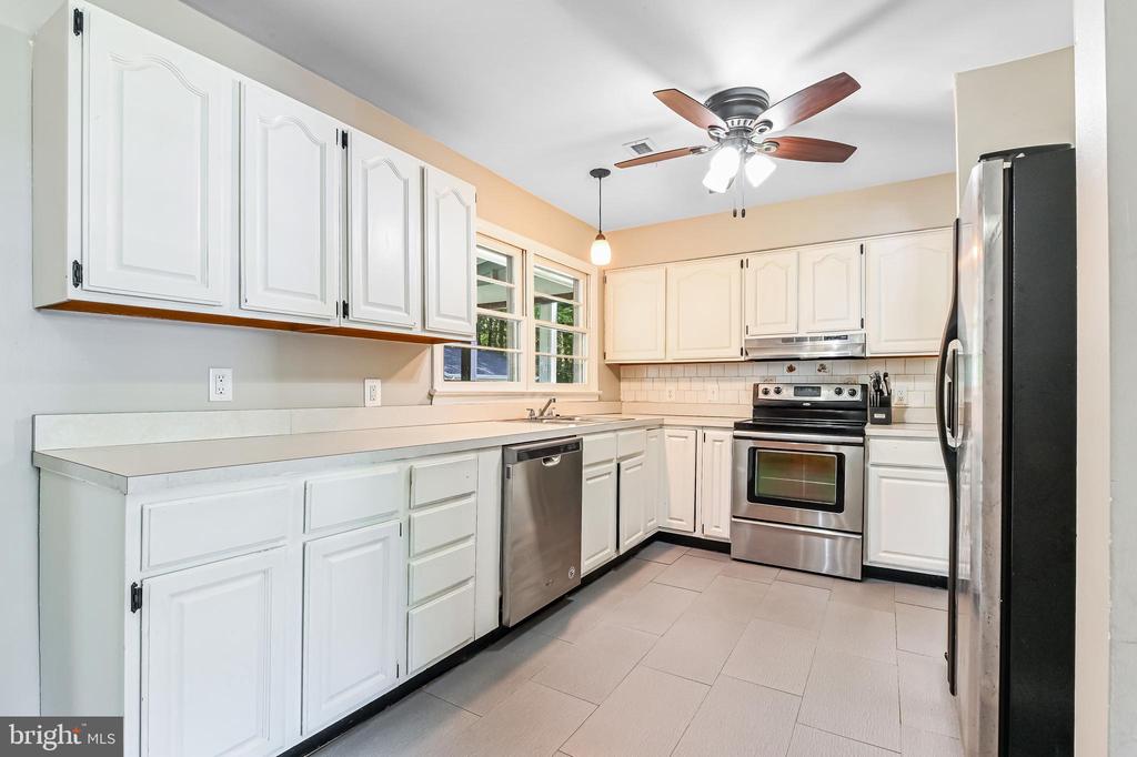 1501 Warfield Rd