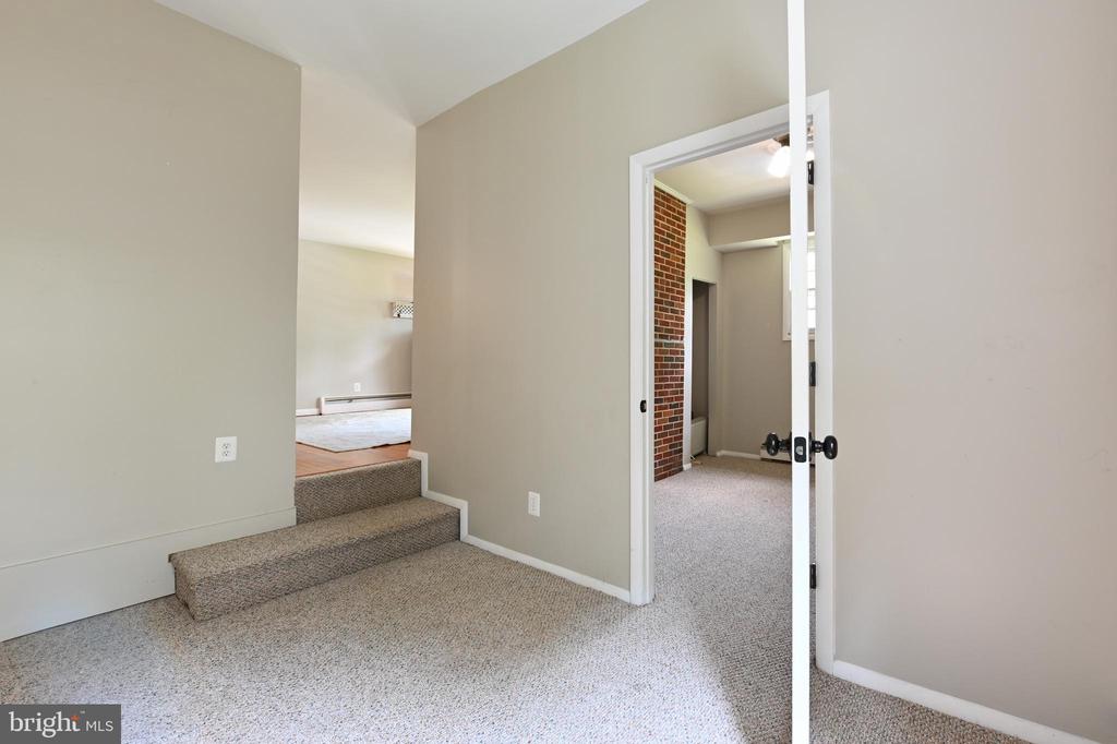 1501 Warfield Rd