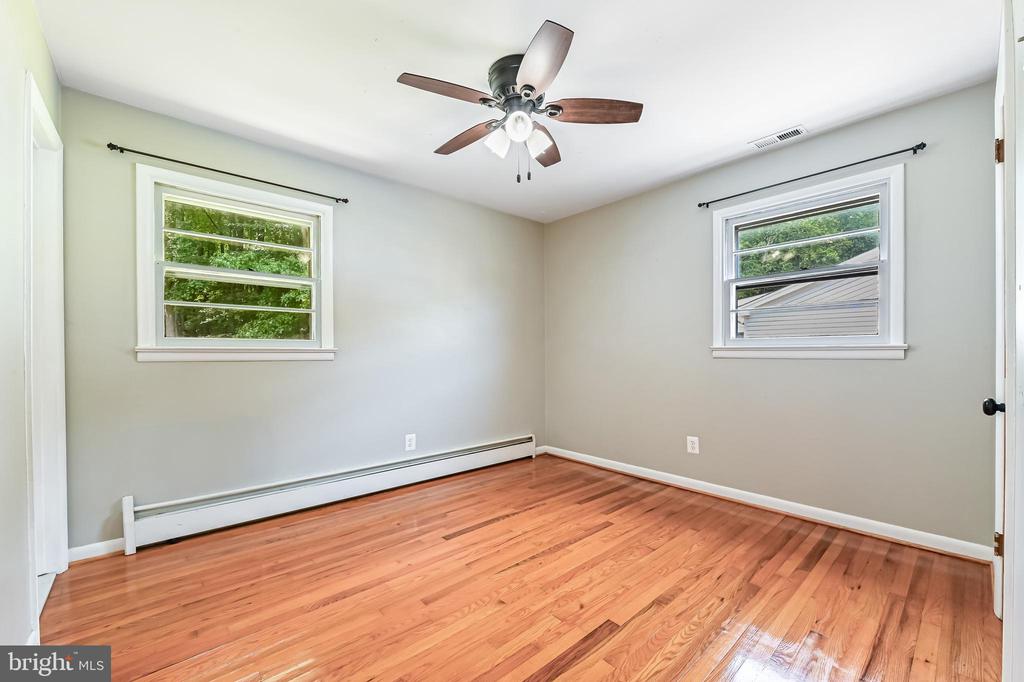 1501 Warfield Rd