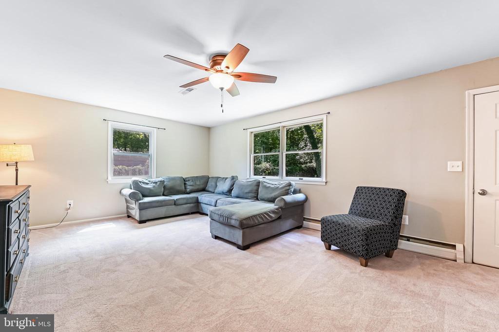 1501 Warfield Rd