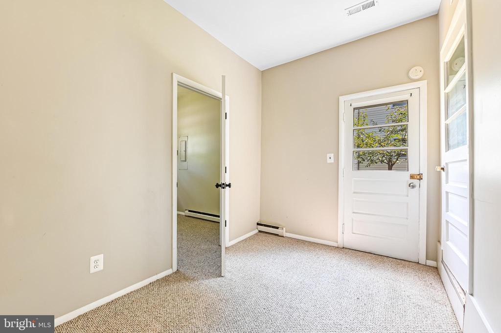 1501 Warfield Rd