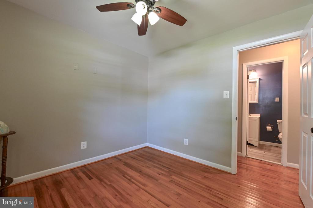 1501 Warfield Rd