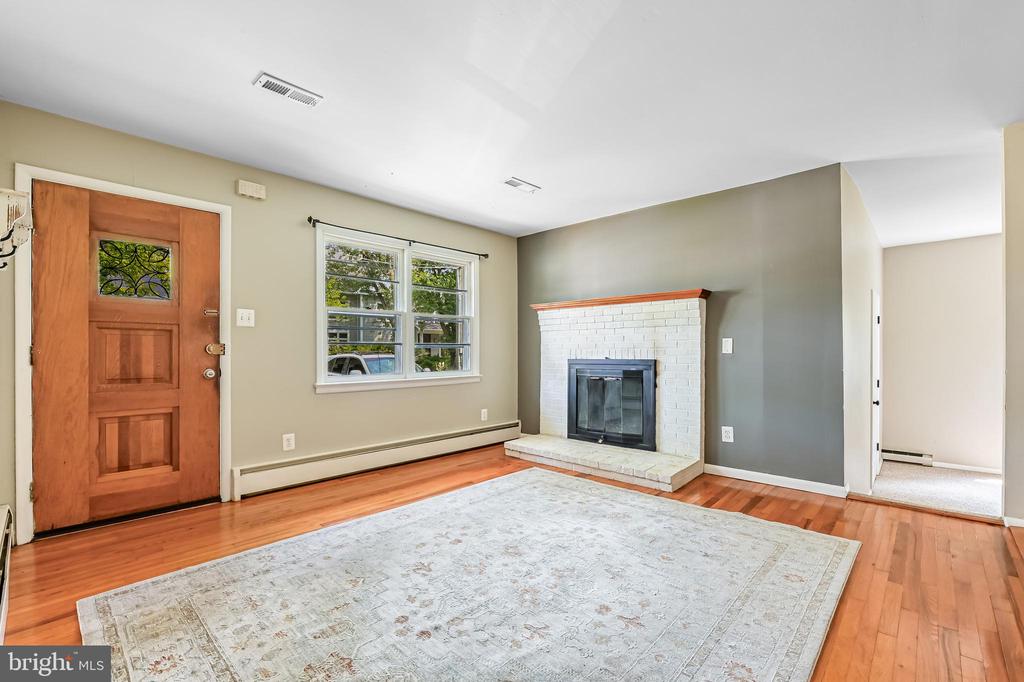 1501 Warfield Rd