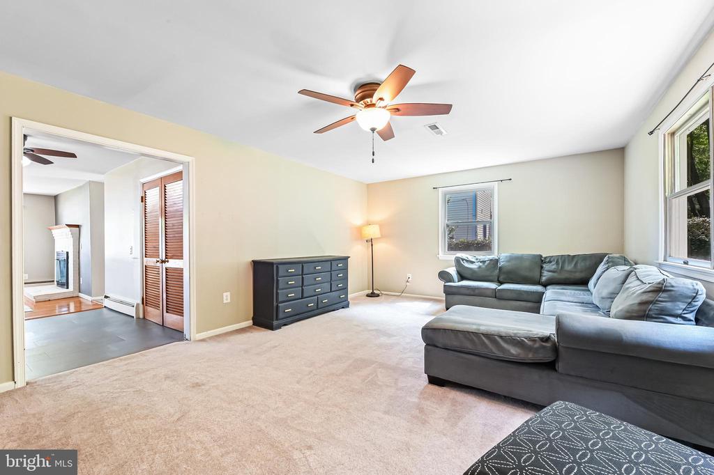 1501 Warfield Rd