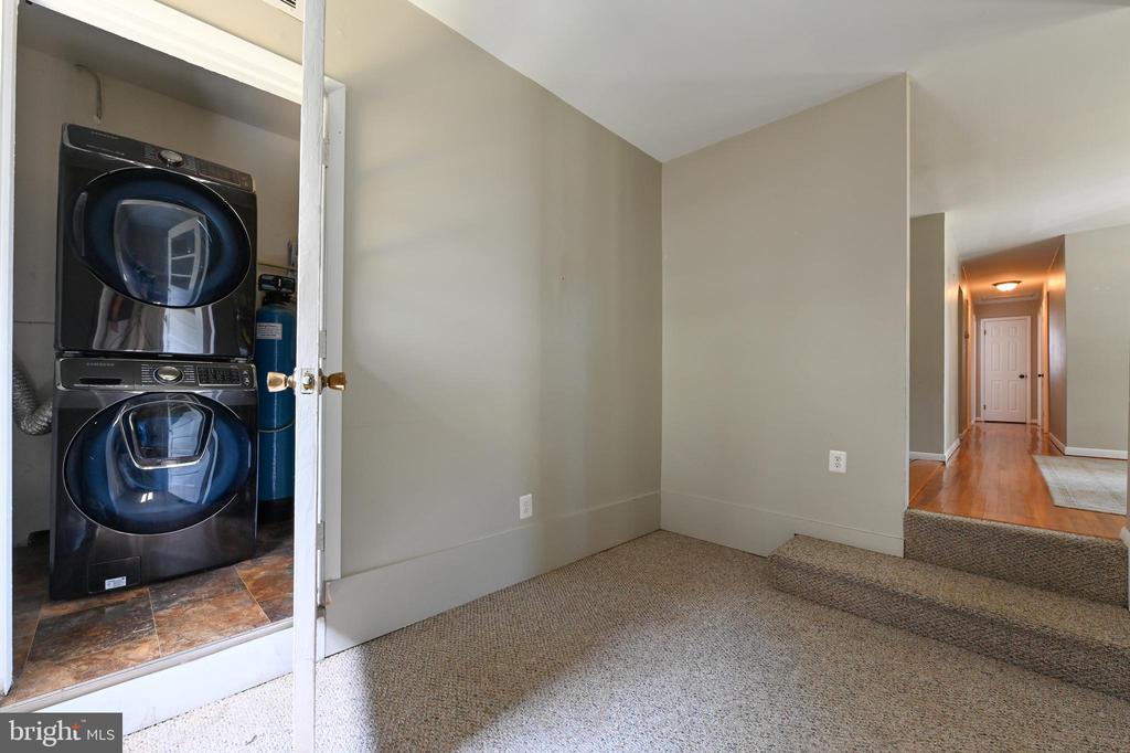 1501 Warfield Rd