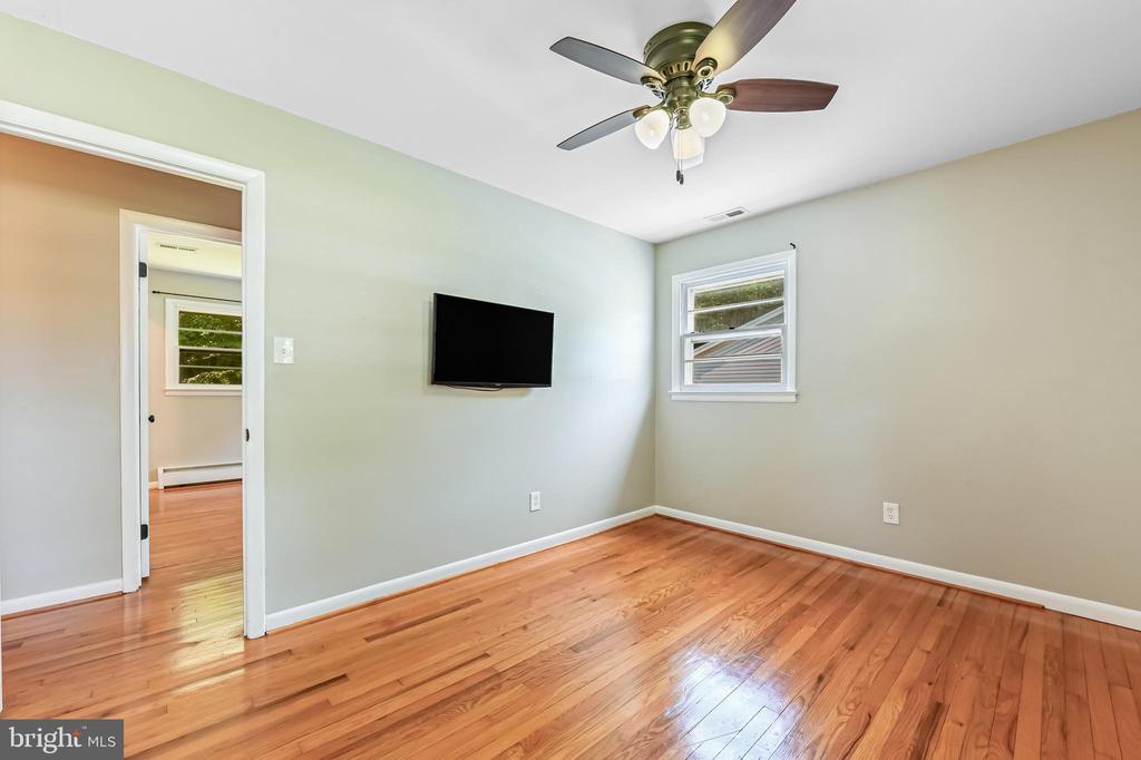 1501 Warfield Rd