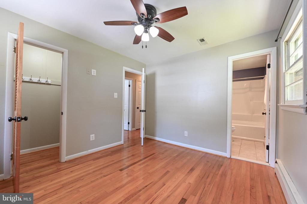 1501 Warfield Rd