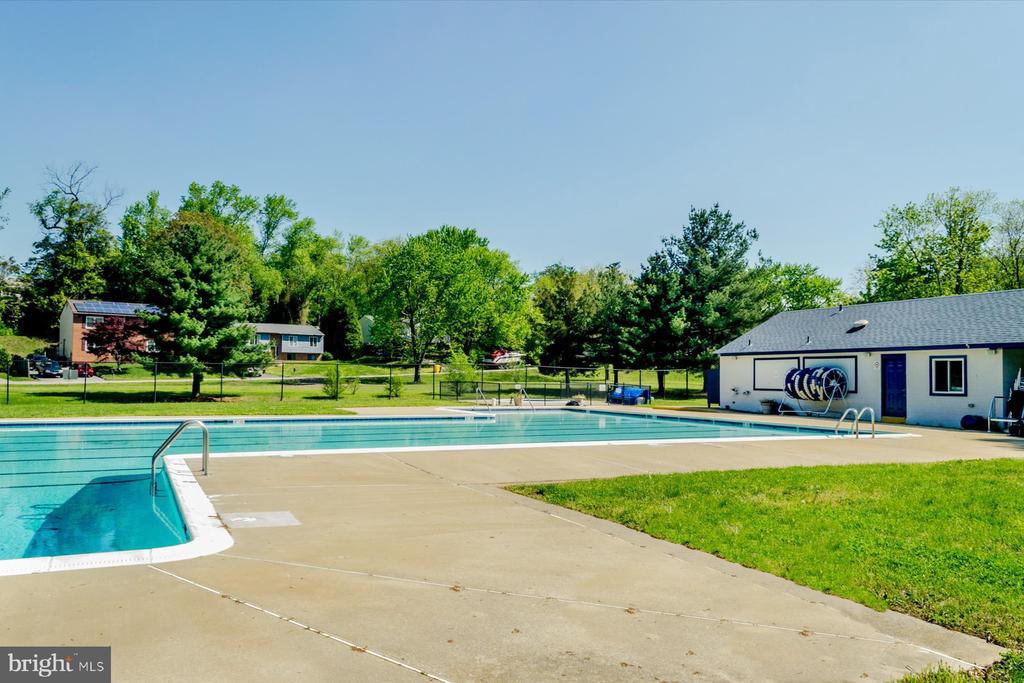 114 W Bay View Dr