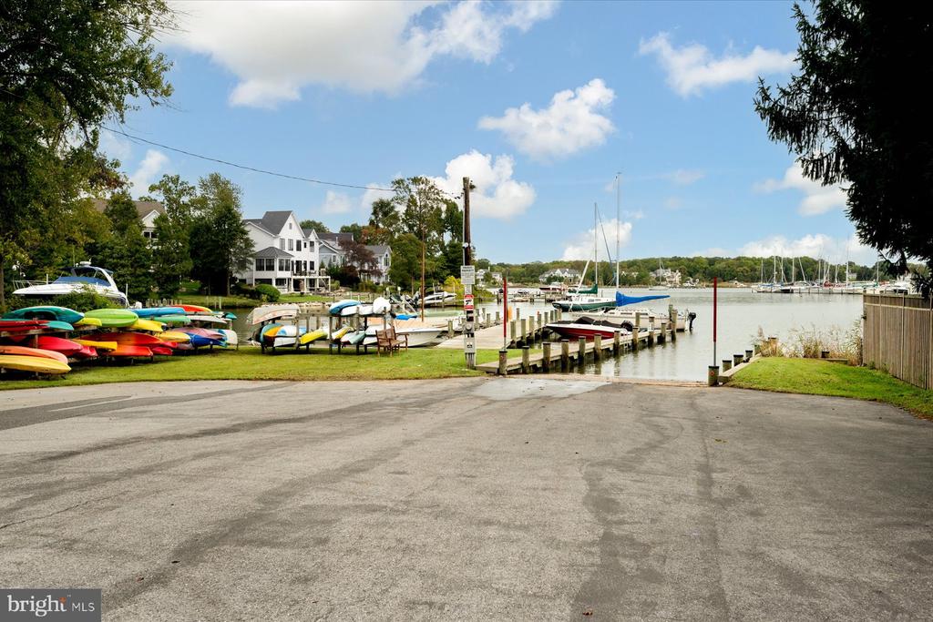 114 W Bay View Dr