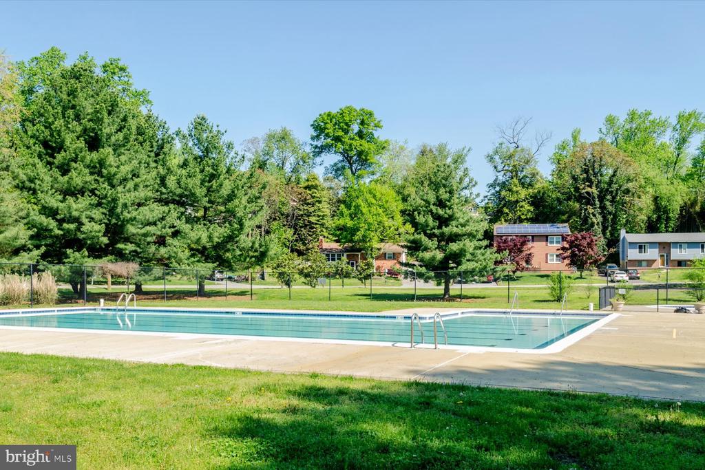 114 W Bay View Dr
