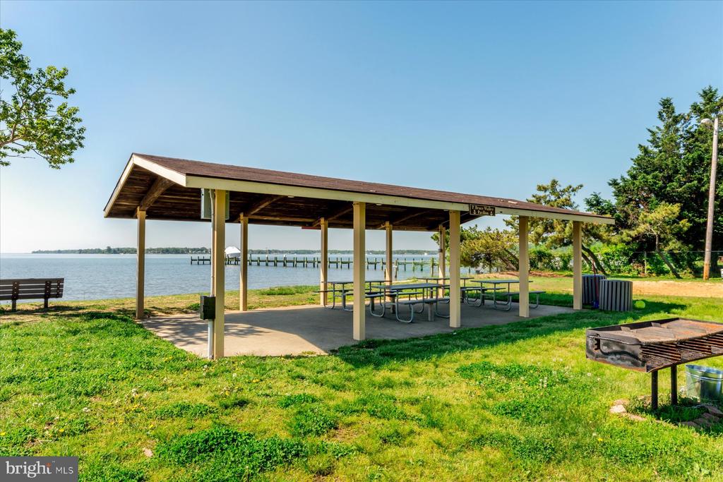 114 W Bay View Dr
