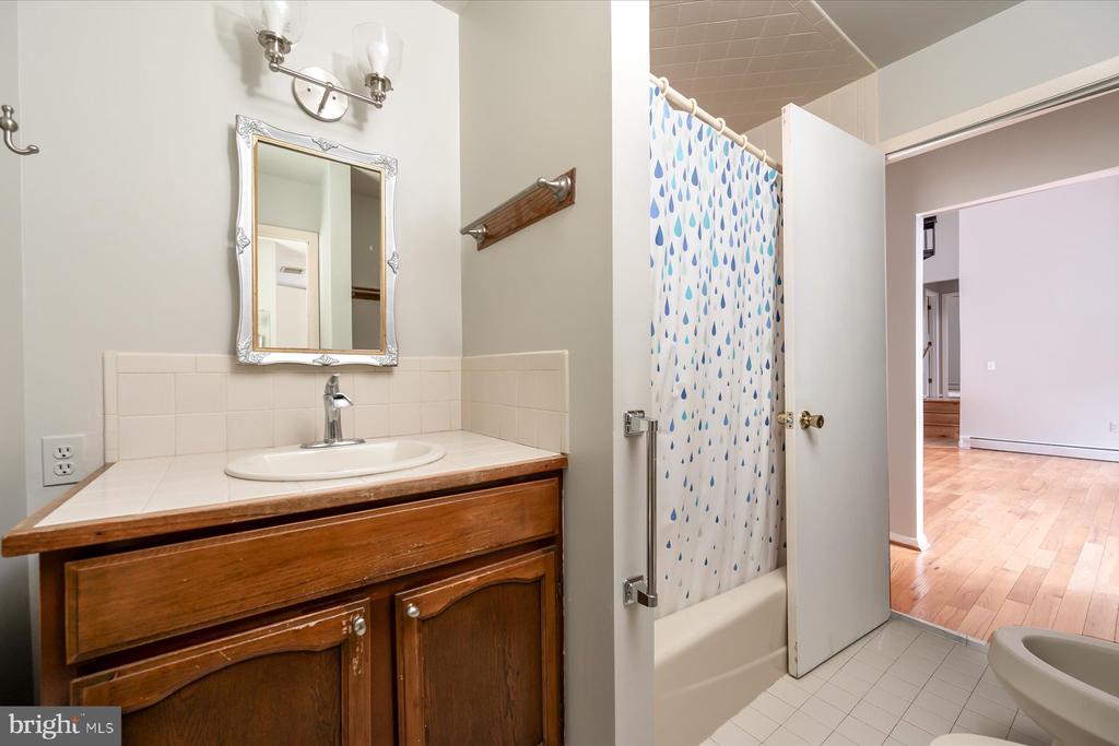 114 W Bay View Dr