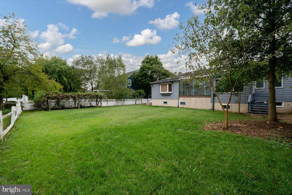 114 W Bay View Dr