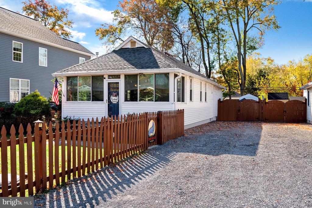 307 LINDEN AVE