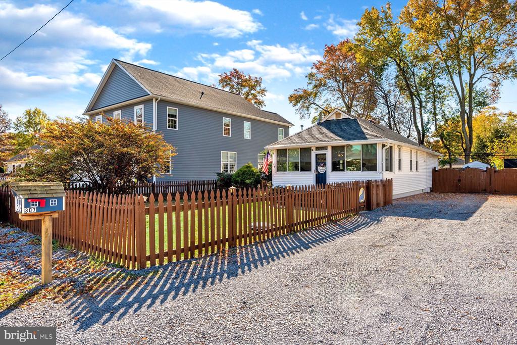 307 LINDEN AVE
