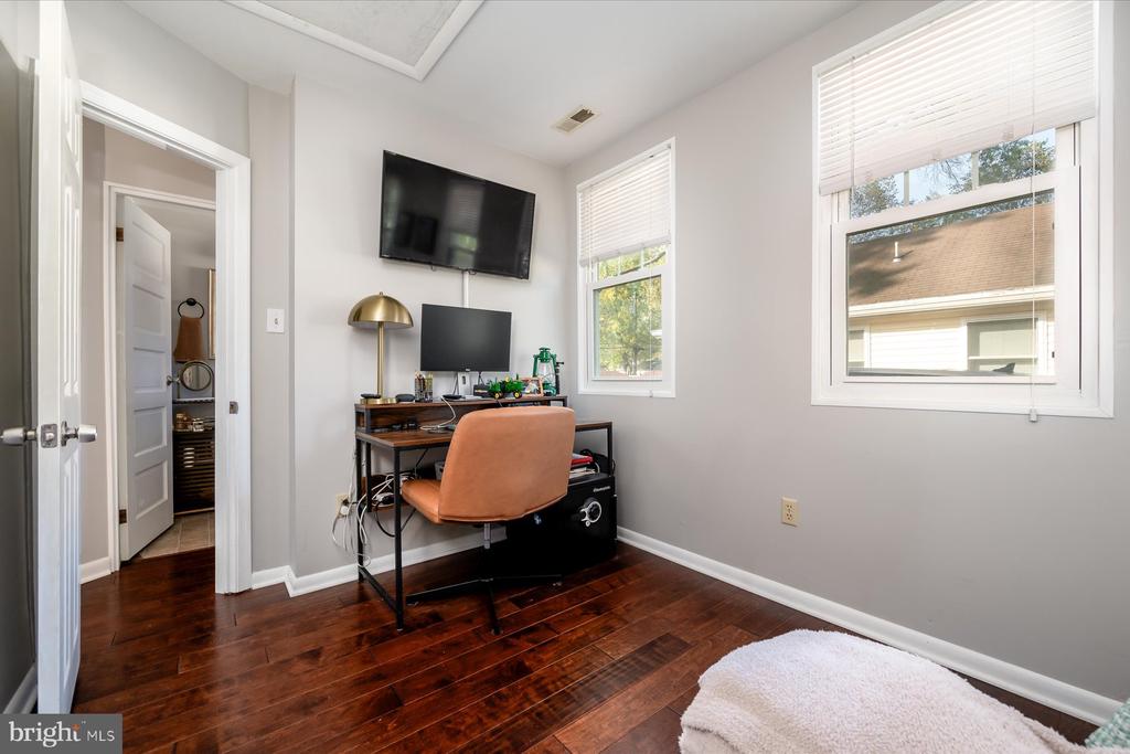 307 LINDEN AVE