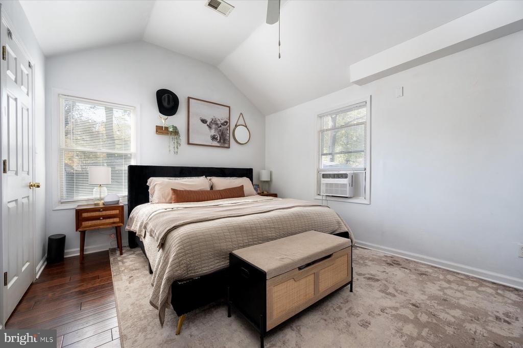 307 LINDEN AVE