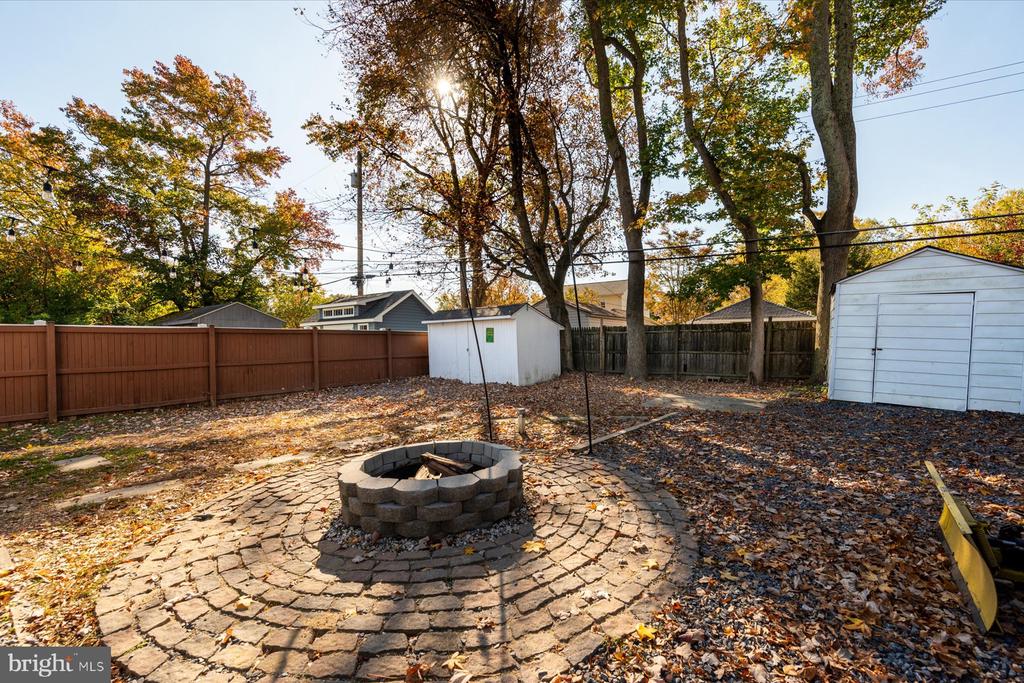 307 LINDEN AVE